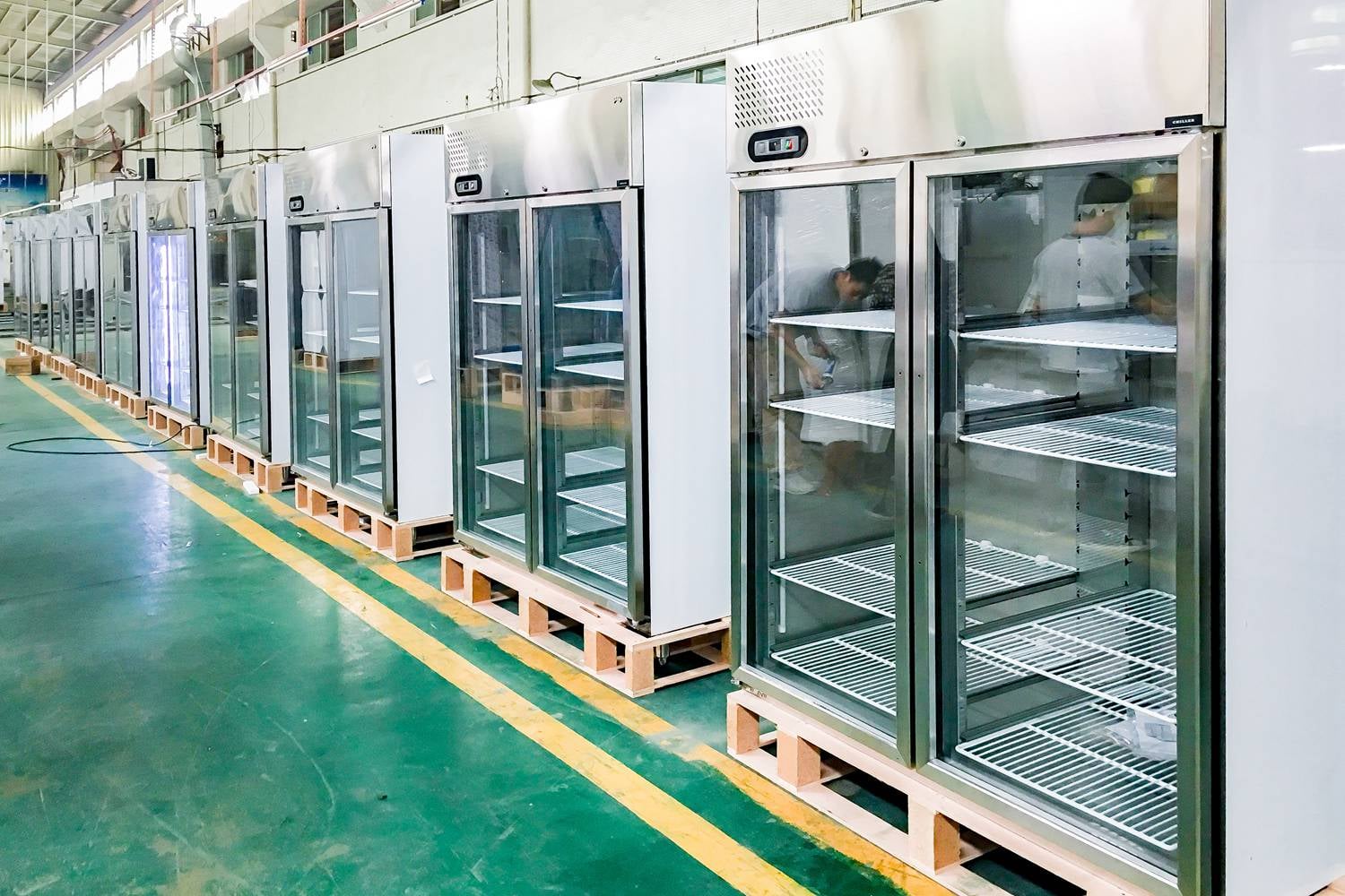 Glass Reach In Refrigerators Assembling Line Glass Reach In Refrigerators Assembling Line