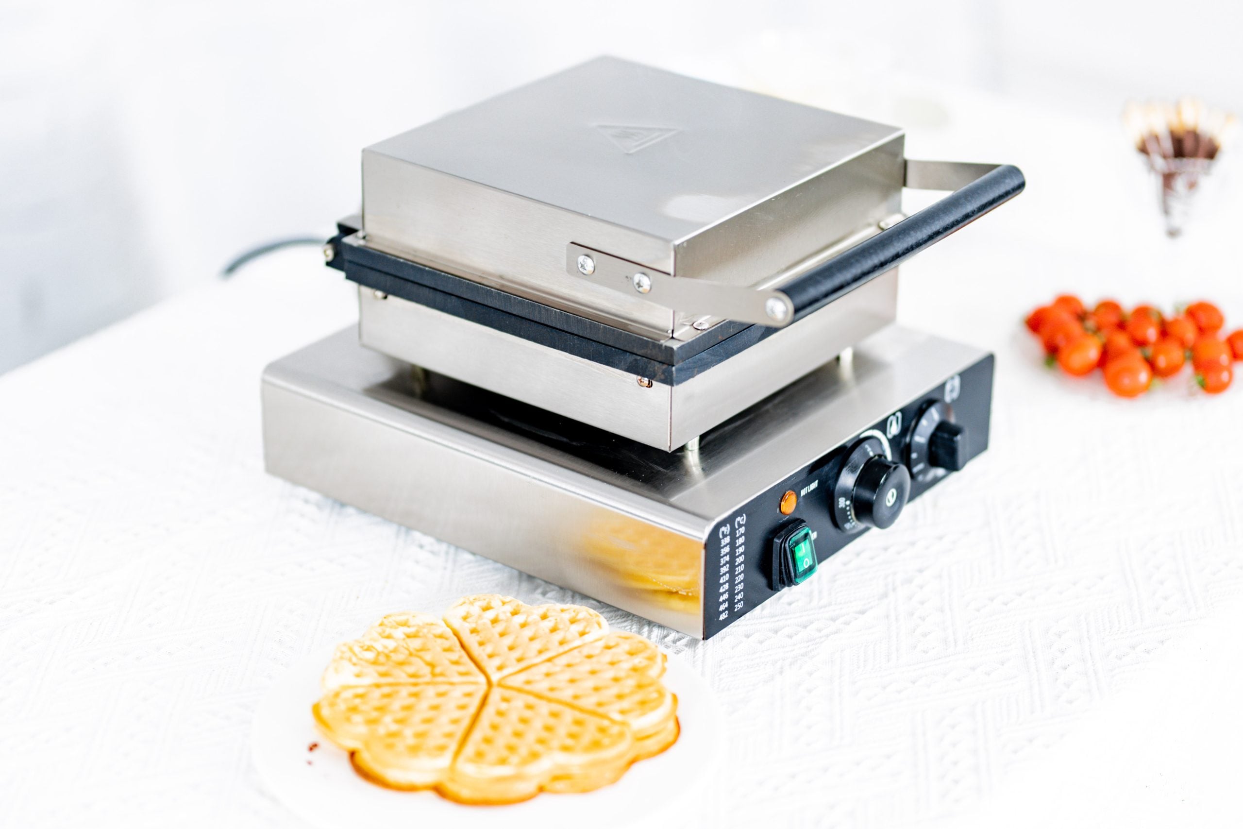 5 Pieces Heart Shape Non-Stick Commercial Waffle Machine 5 Pieces Heart Shape Non-Stick Commercial Waffle Machine