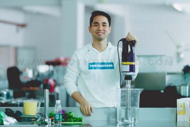 electric hand blender