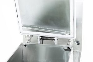 Steam collection box, discharges steam outside the device to prevent it from splashing into the fryer
