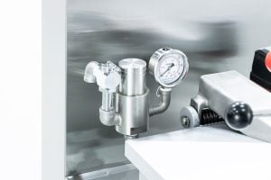 Precision pressure gauge for monitoring internal pressure