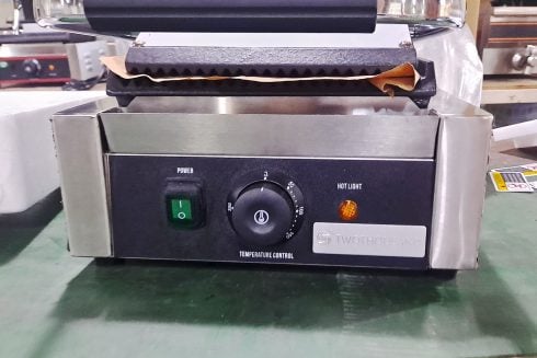 Full Flat 1800W Panini Toaster Press Grill Contact Grill TT-WE173AF