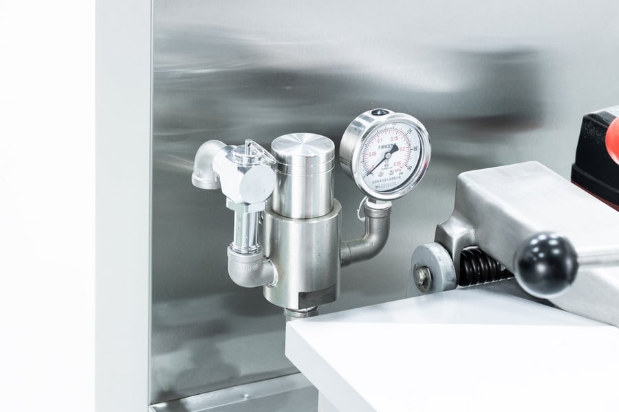 precision pressure gauge for monitoring internal pressure