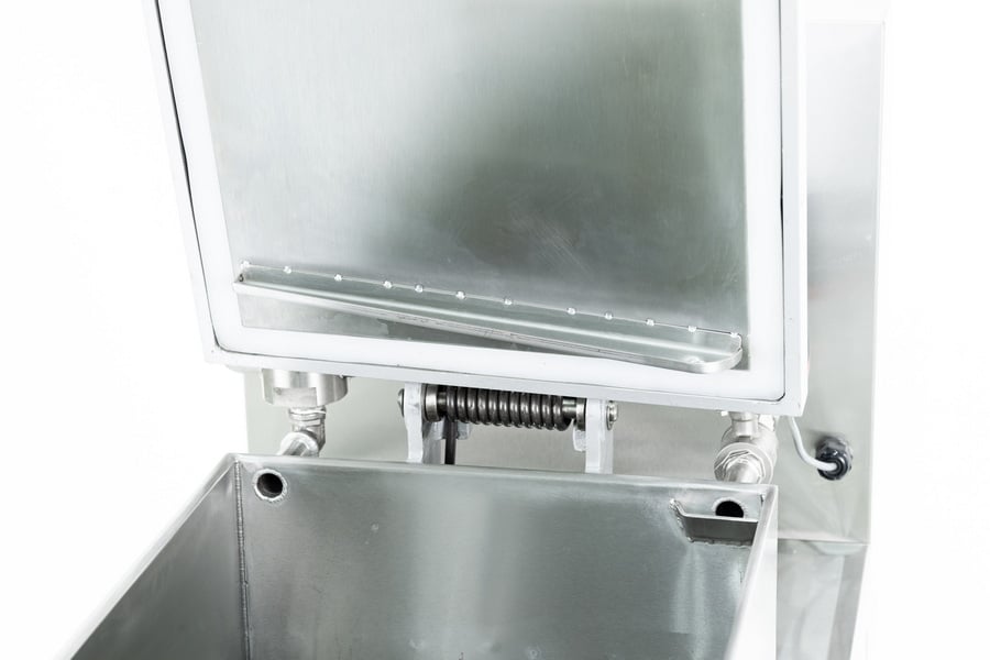 Steam collection box, discharges steam outside the device to prevent it from splashing into the fryer