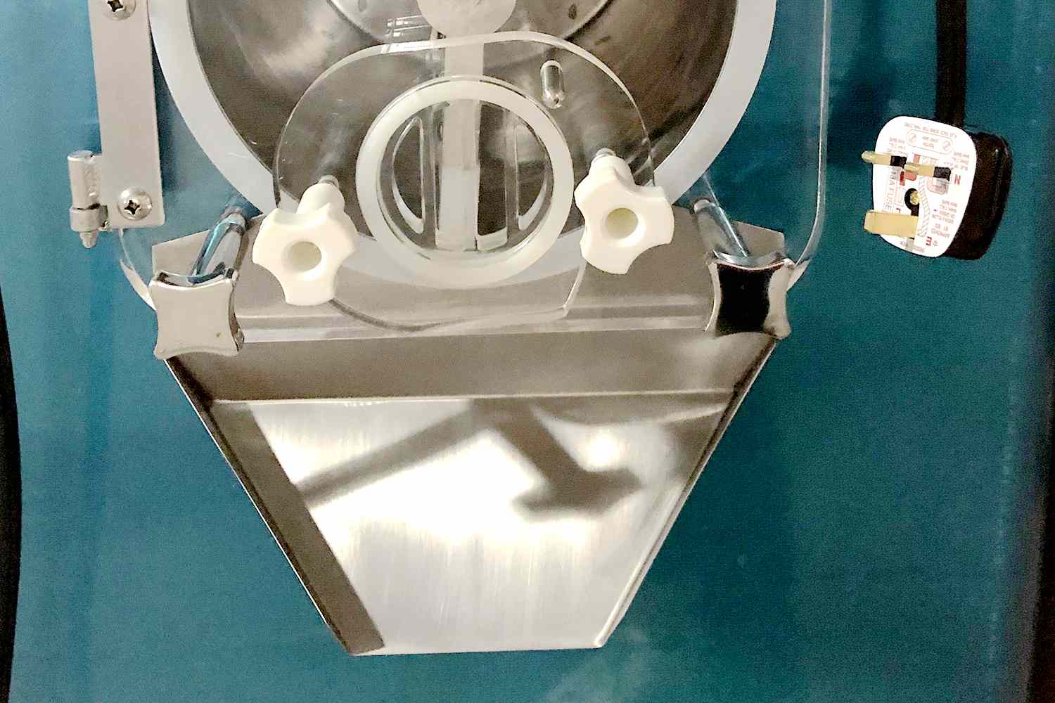 Convenient Discharge Chute Convenient Discharge Chute